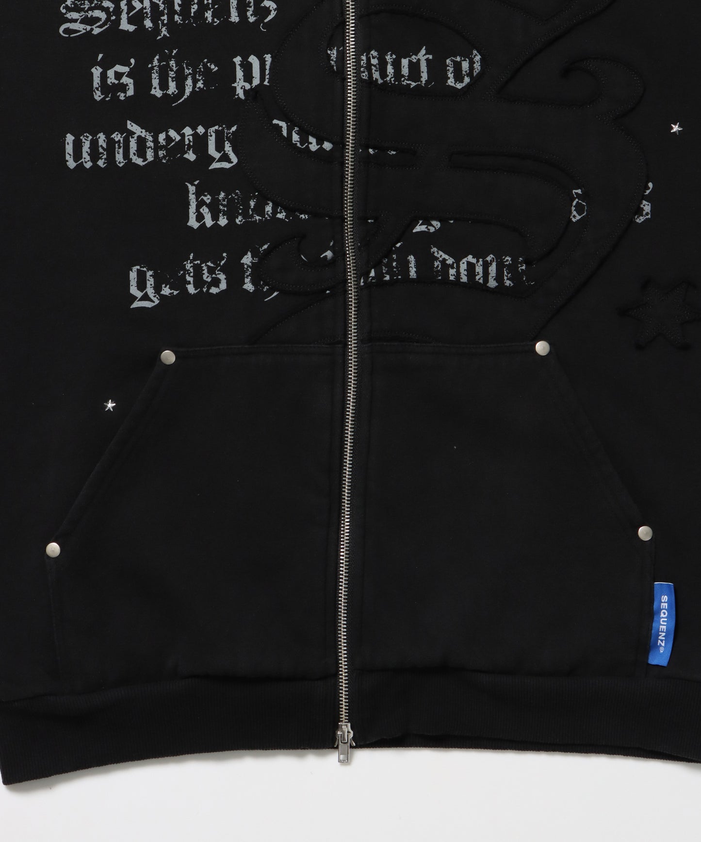 SQNZ ZIP P/K / ジップパーカー 裏起毛 フーディ スタッズ 加工 ワッペン プリント ブラック