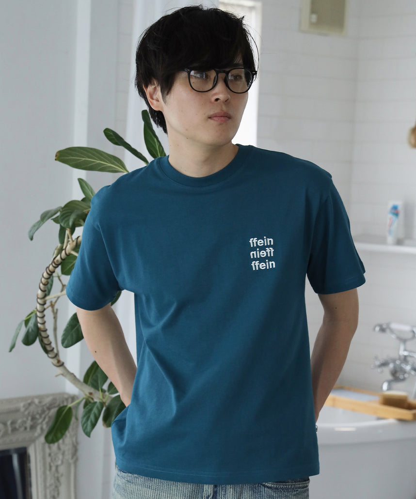 ワンポイント3段ロゴ刺繍ショート丈Tシャツ / Tシャツ クルーネック 半袖 刺繍 ワンポイント シンプル 【短丈】 ダークグリーン