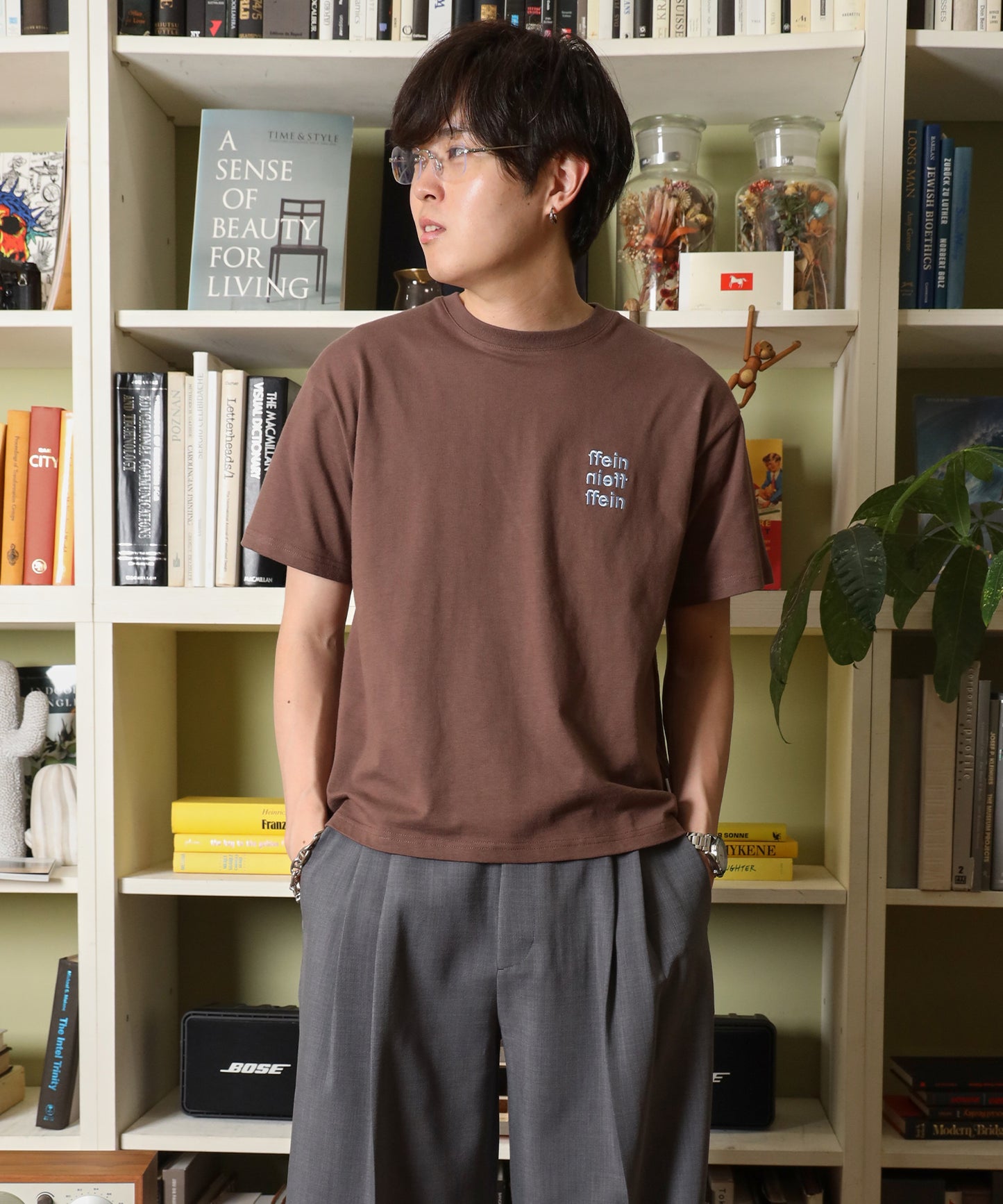ワンポイント3段ロゴ刺繍ショート丈Tシャツ / Tシャツ クルーネック 半袖 刺繍 ワンポイント シンプル 【短丈】 モカ