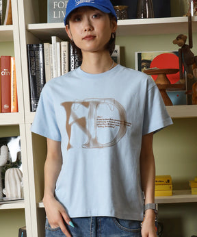 ぼかしロゴショート丈Tシャツ / Tシャツ クルーネック 半袖 刺繍 プリント 【短丈】 ライトブルー