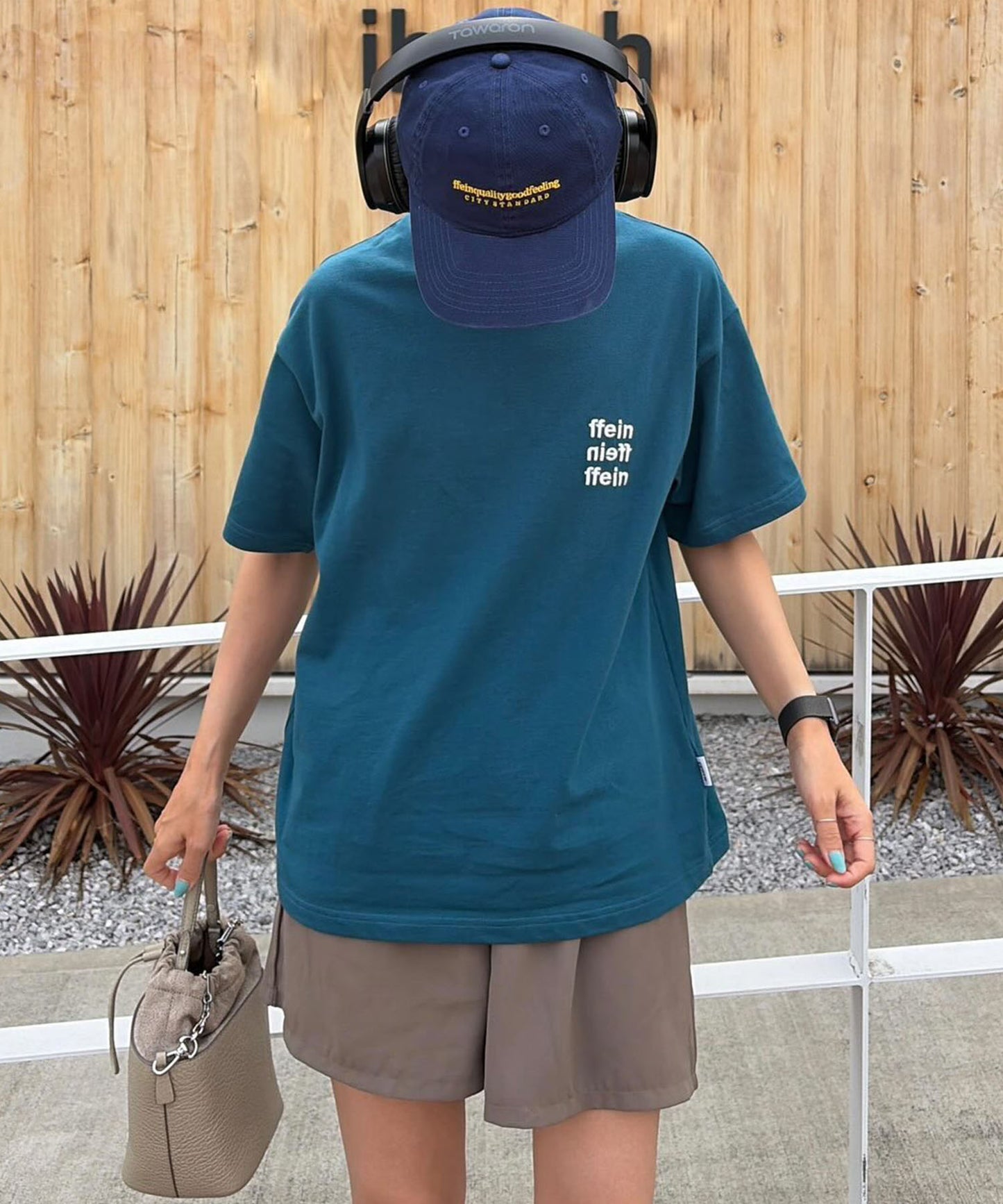ワンポイント3段ロゴ刺繍ショート丈Tシャツ / Tシャツ クルーネック 半袖 刺繍 ワンポイント シンプル 【短丈】 ダークグリーン