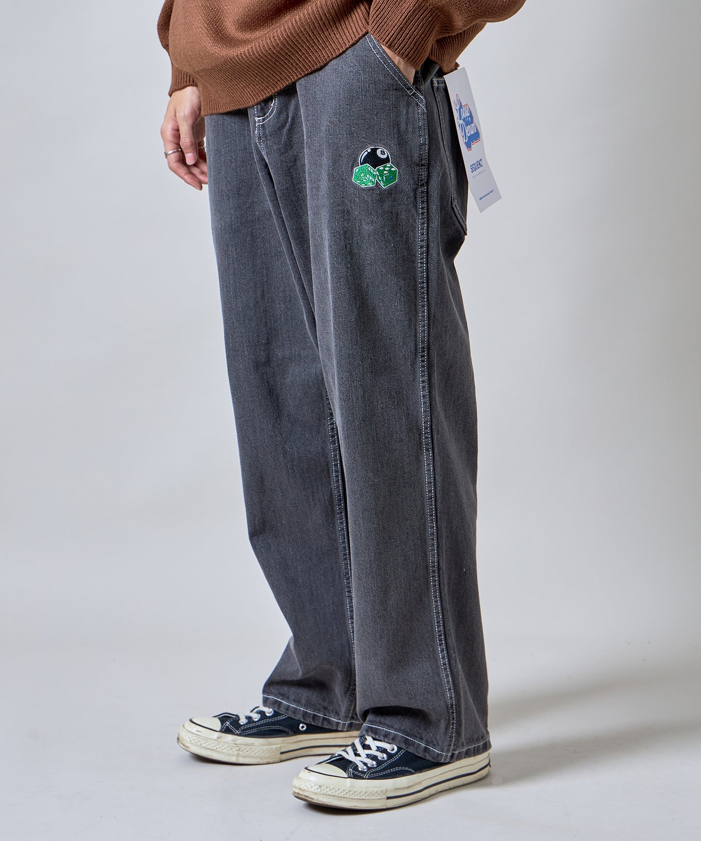 DICE ＆ ８BALL EMB LOOSE DENIM PANTS / ダイス ８ボール 刺繍 デニム ブラックデニム ルーズ パンツ チャコール