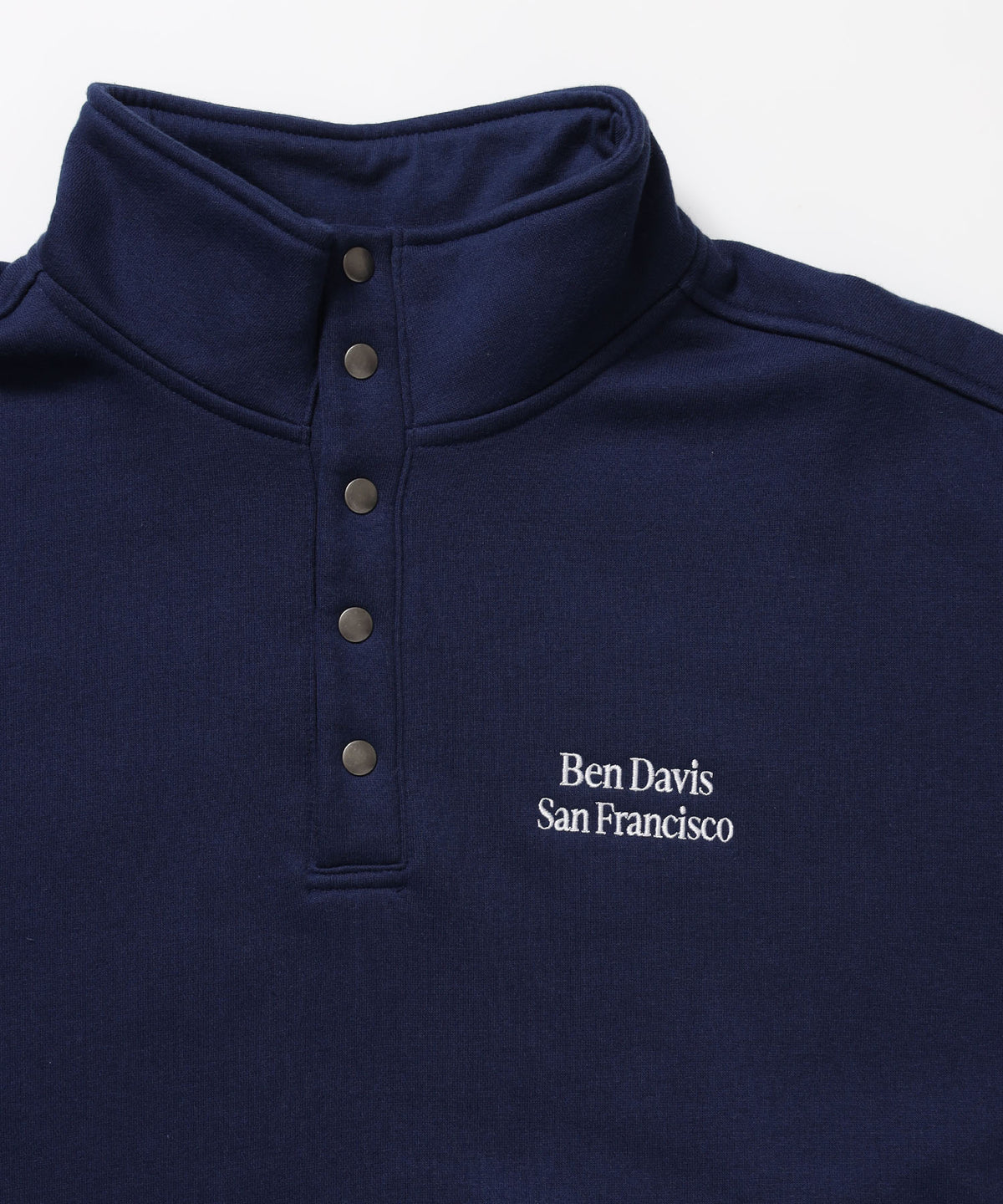 BD SWEAT SNAP P/O / スウェット ハイネック ボタン 裏起毛 ワンポイント刺繍 ユニセックス ネイビー