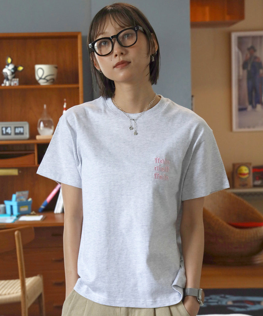 ワンポイント3段ロゴ刺繍ショート丈Tシャツ / Tシャツ クルーネック 半袖 刺繍 ワンポイント シンプル 【短丈】 アッシュグレー