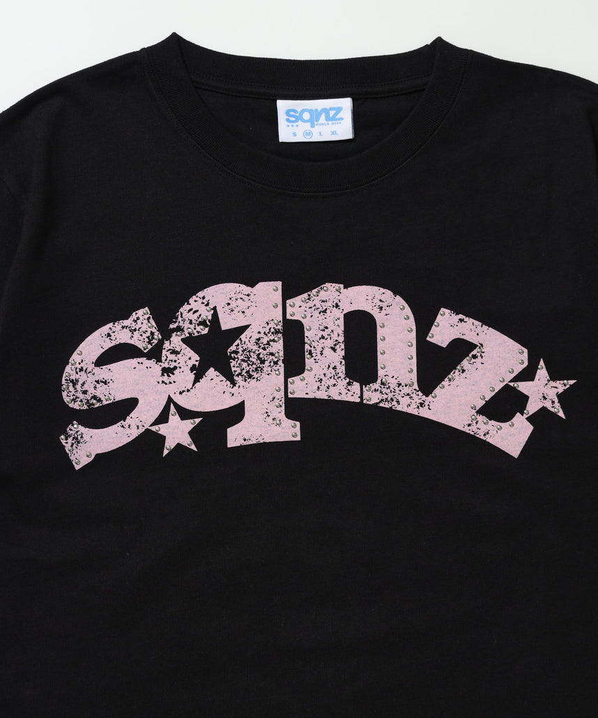 ※WEB限定 / ユニセックス / ロゴ加工風スタッズ半袖Tシャツ / sqnz studs faint logo tee / ブラック
