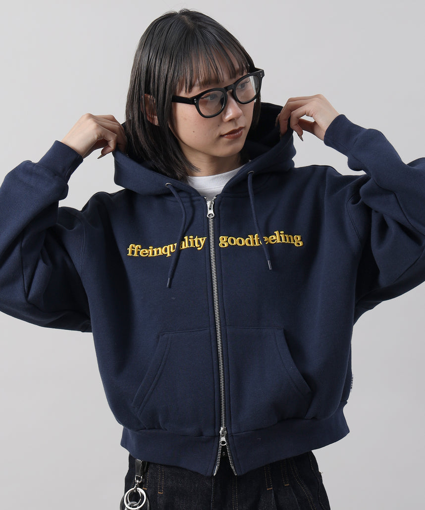 FFEIN(フェイン)】センター3D刺繍立体フードショート丈ZIPパーカー