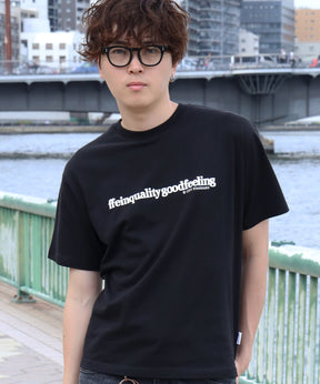 センタープリントロゴショート丈Tシャツ / Tシャツ クルーネック 半袖 プリント ブラック