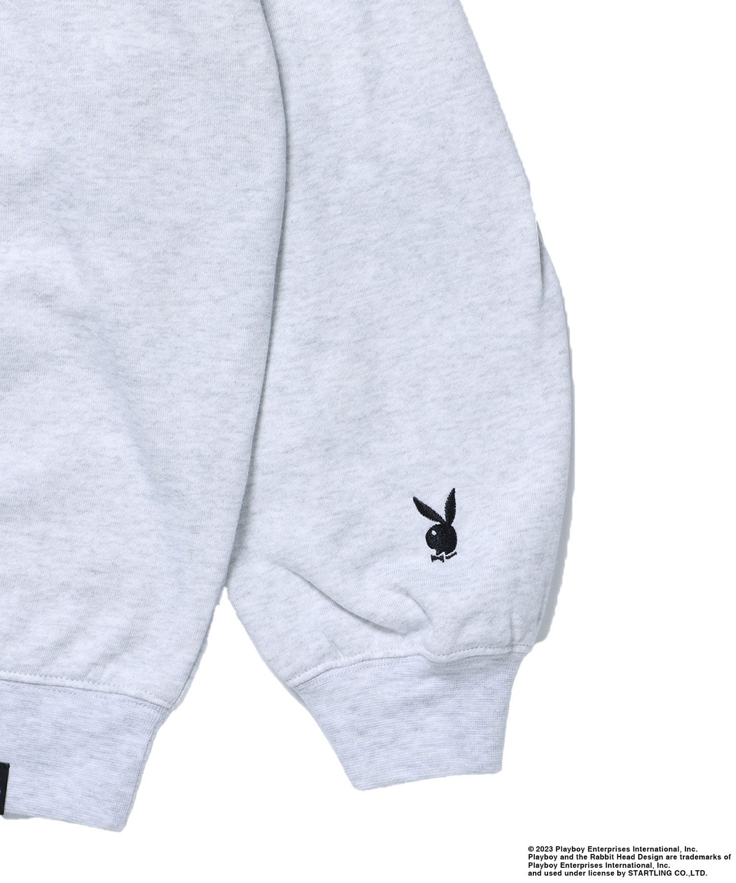 【SEQUENZ】 PLAYBOY BUNNY EMB CN / プレイボーイ ピンボール バニー 刺繍 クルーネック スウェット オフホワイト