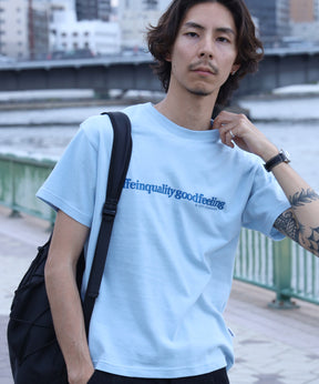 センタープリントロゴショート丈Tシャツ / Tシャツ クルーネック 半袖 プリント ライトブルー