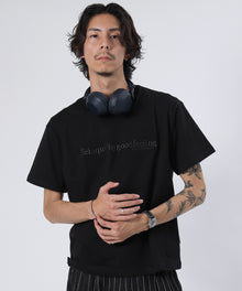 センターロゴ3D刺繍ショート丈Tシャツ / Tシャツ クルーネック 半袖 刺繍 シンプル 【短丈】 ブラック