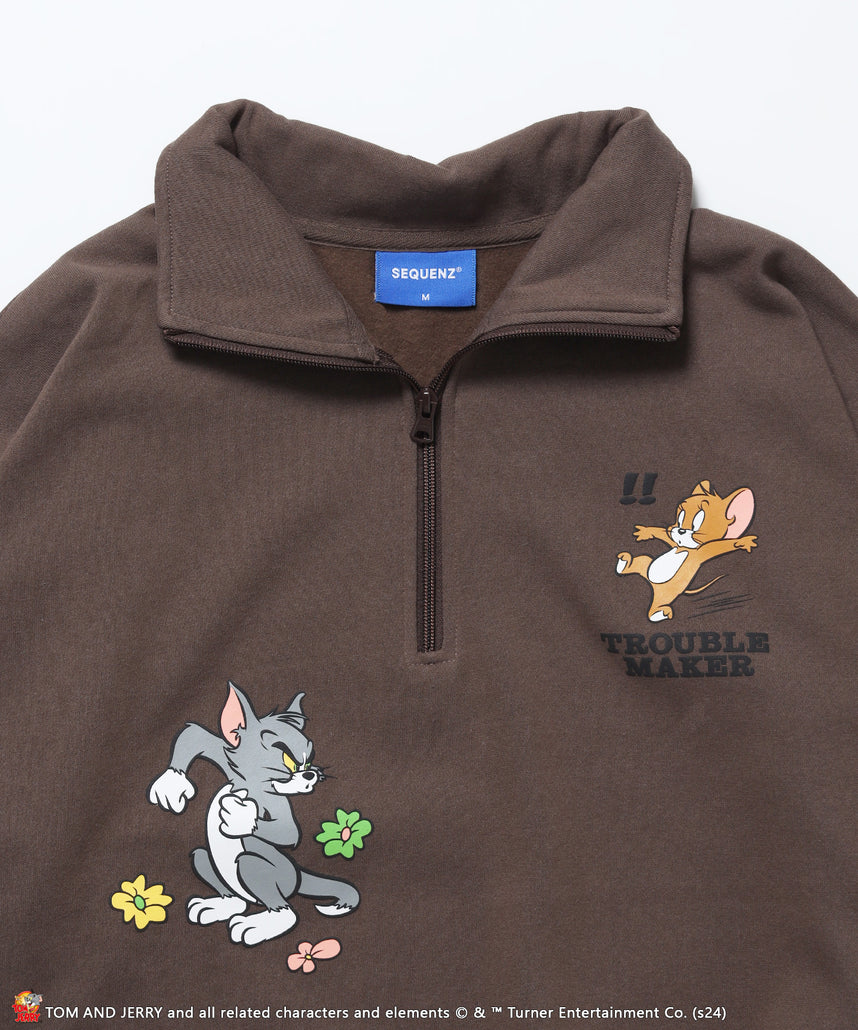 TOM and JERRY CHASE HALF ZIP SWEAT / トムとジェリー ストリート 古着風 ロゴ ペアコーデ プルオーバー バーフジップ モカ