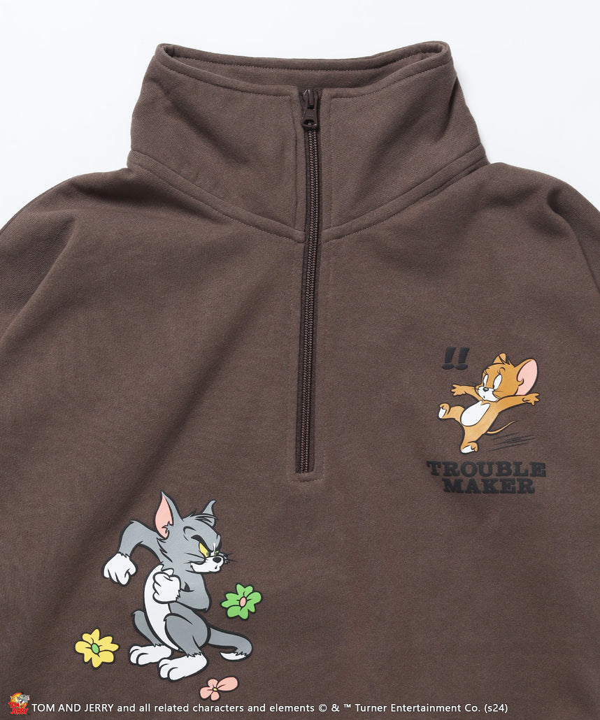 TOM and JERRY CHASE HALF ZIP SWEAT / トムとジェリー ストリート 古着風 ロゴ ペアコーデ プルオーバー バーフジップ モカ