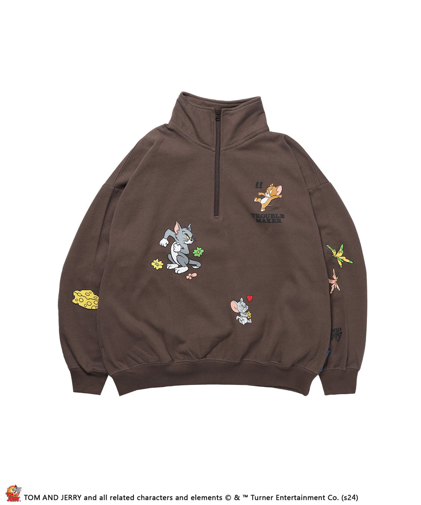 TOM and JERRY CHASE HALF ZIP SWEAT / トムとジェリー ストリート 古着風 ロゴ ペアコーデ プルオーバー バーフジップ モカ