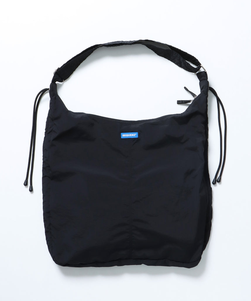 SHOULDER GATHER BAG / テック ショルダーバッグ 調節可能 ドローコード ブラック