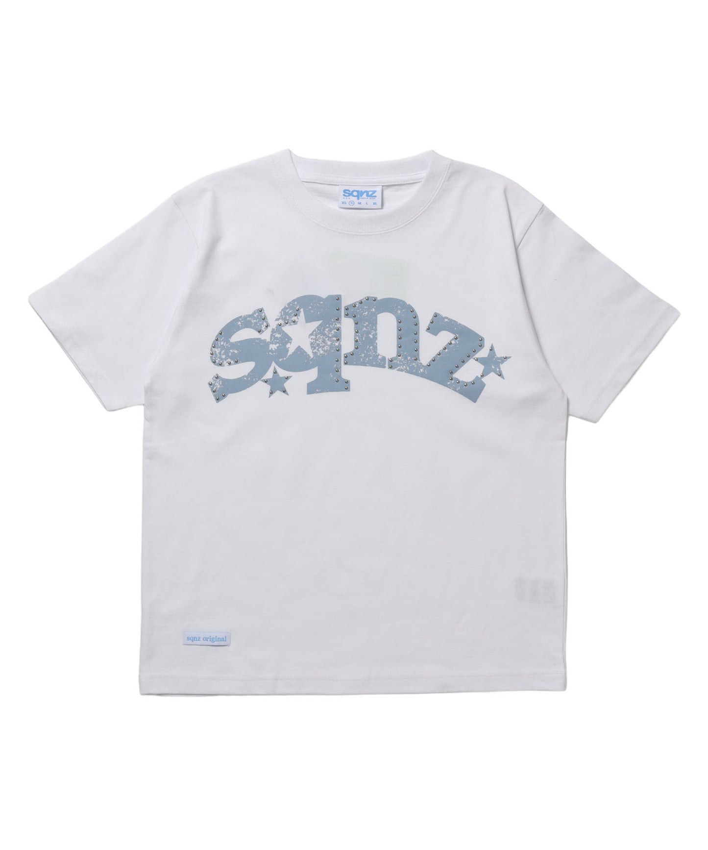 ※WEB限定 / ユニセックス / ロゴ加工風スタッズ半袖Tシャツ / sqnz studs faint logo tee / ホワイト