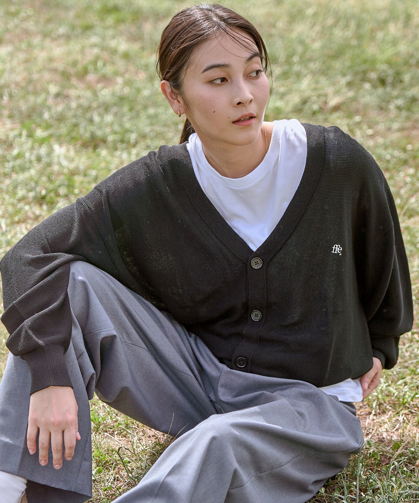 【FFEIN(フェイン)】1PT EMB SUMMER KNIT CARDIGAN / ワンポイント 刺繍 パール編み サマーニットカーディガン ブラック
