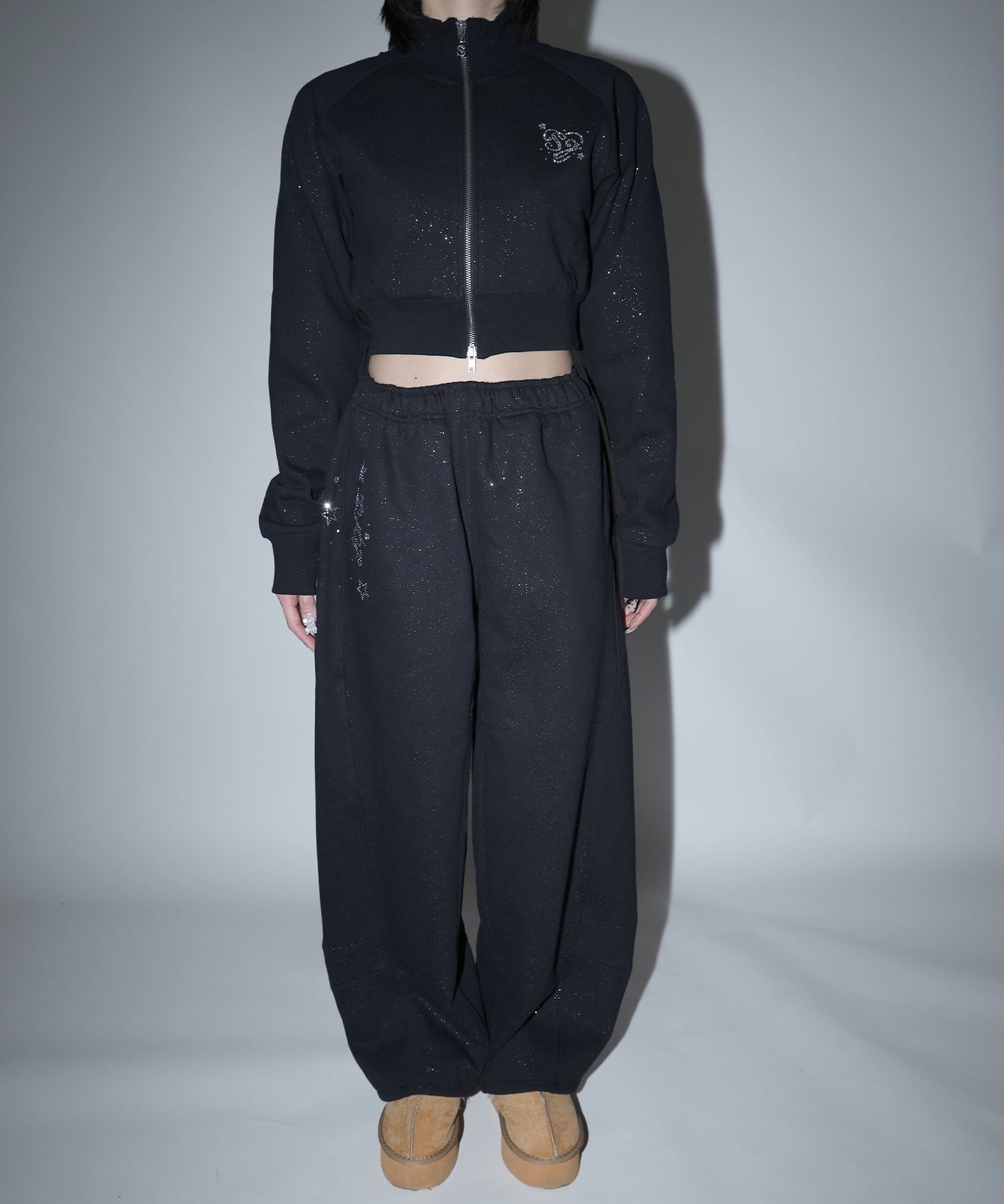 H163 トップス:M/パンツ:M