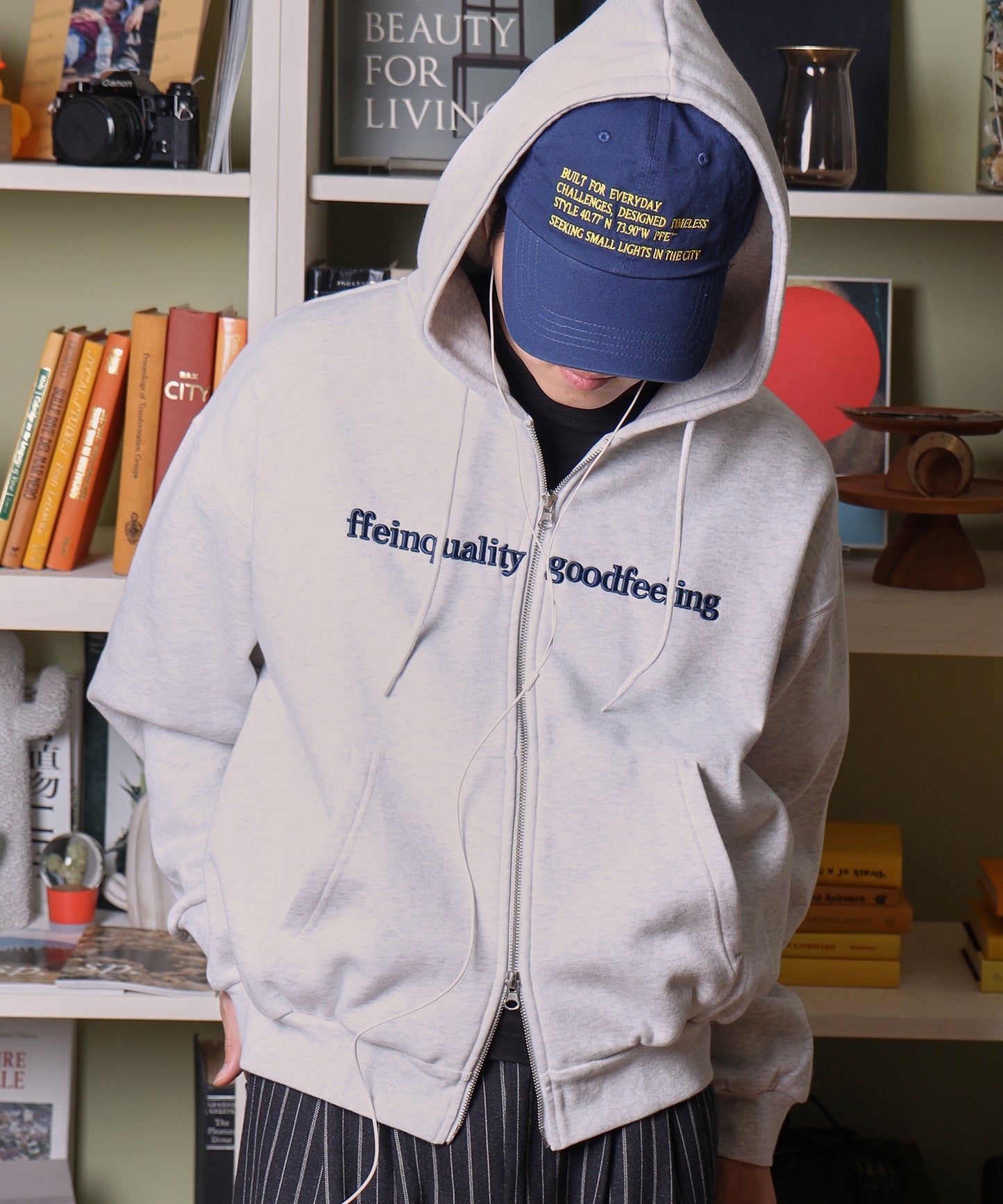 ヘビーウエイトセンターロゴ刺繍ZIPパーカー / パーカー 裏起毛 ジップ 刺繍 ロゴ フーディ バブルジップ アッシュグレー