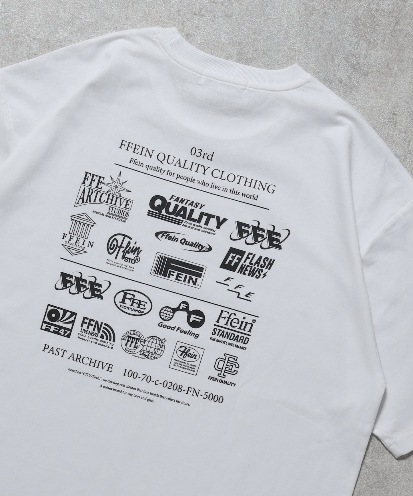 企業ロゴプリントオーバーサイズTシャツ / 半袖　ダイナー ブランドロゴ バックプリント  ホワイト