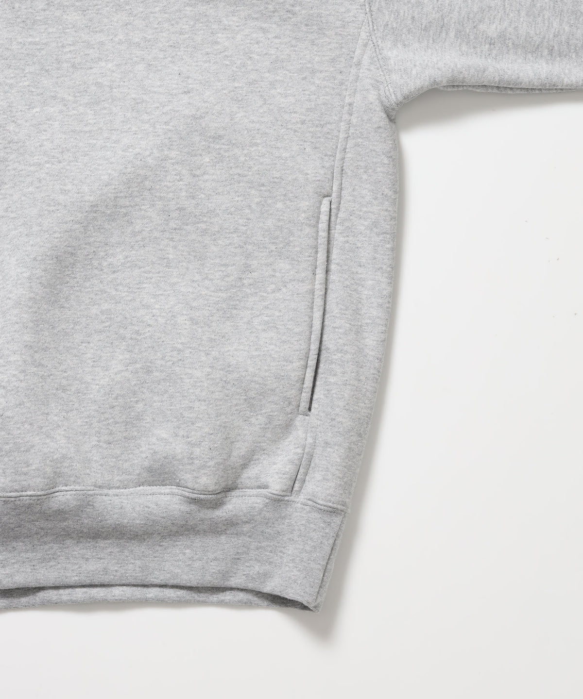 BD SWEAT SNAP P/O / スウェット ハイネック ボタン 裏起毛 ワンポイント刺繍 ユニセックス グレー
