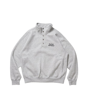 BD SWEAT SNAP P/O / スウェット ハイネック ボタン 裏起毛 ワンポイント刺繍 ユニセックス グレー