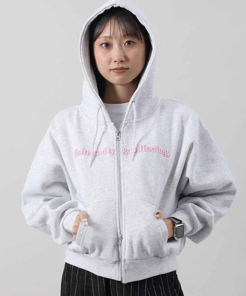 FFEIN(フェイン)】センター3D刺繍立体フードショート丈ZIPパーカー