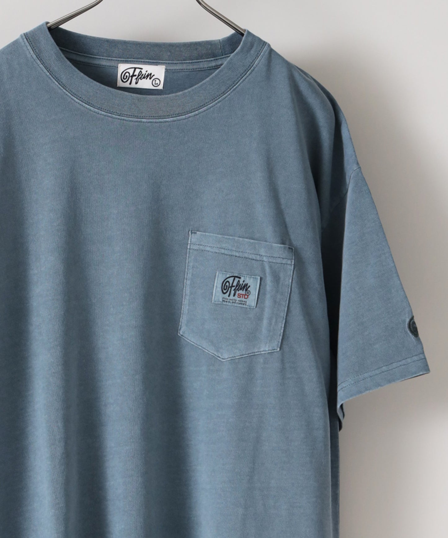 【FFEIN】ヴィンテージライクロゴ刺繍ポケットTシャツ / ミント