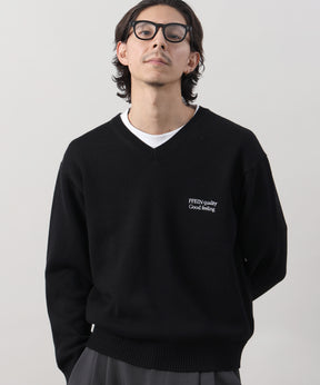 ワンポイントロゴVネックニット/ ニット Vネック 刺繍 ワンポイント 長袖 【短丈】 ブラック