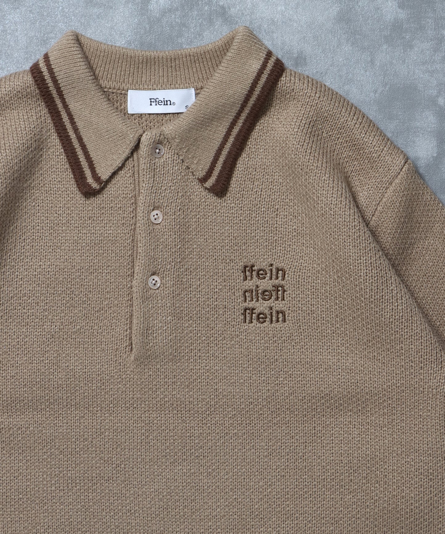 三段ロゴアソート襟ポロニット / ポロシャツ ニット ボーダー 刺繍 ワンポイント ベージュ