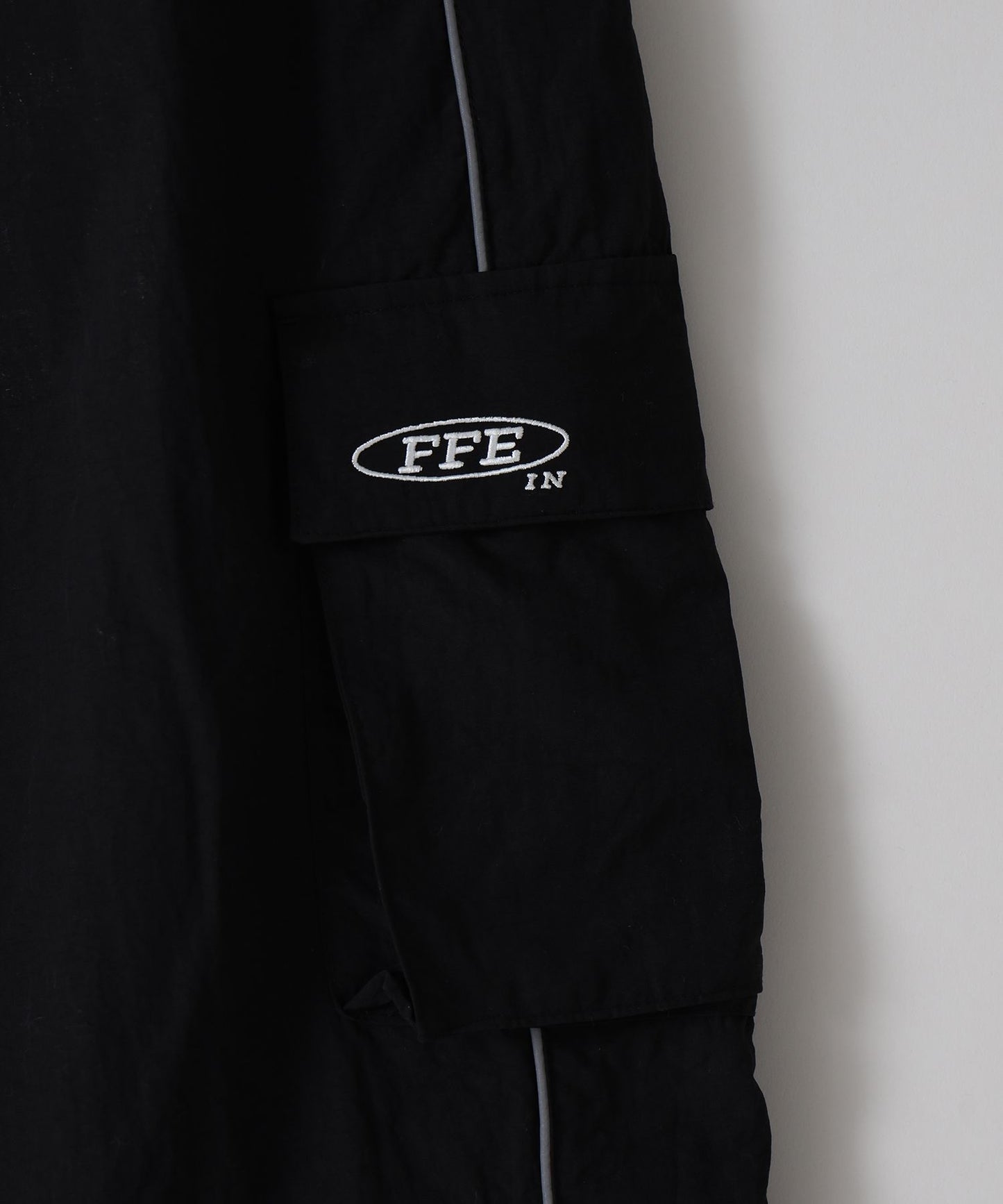 【FFEIN(フェイン)】配色ナイロンメッシュパンツ ブラック