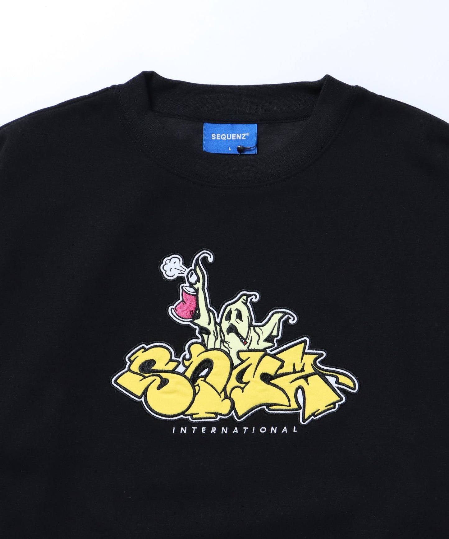【SEQUENZ】 GHOST IN DA HOUSE C/N SWEAT / ワッペン オーバーサイズ クルーネック スウェット ブラック