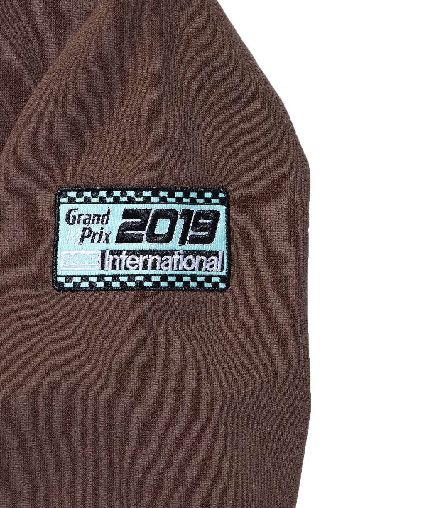 【SEQUENZ】 90's SPORTS HALF ZIP SWEAT / ロゴ 刺繍 ワッペン オーバーサイズ ハーフジップ スウェット ダークブラウン