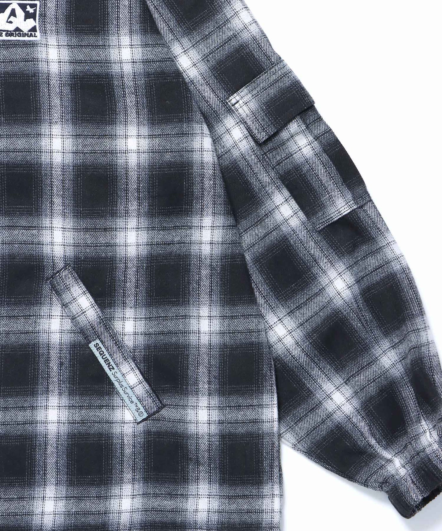 【SEQUENZ】 OMBLE MILITARY 1/3 ZIP JACKET / オンブレチェック ワンポイント ハーフジップ プルオーバー ドローコード ブラック