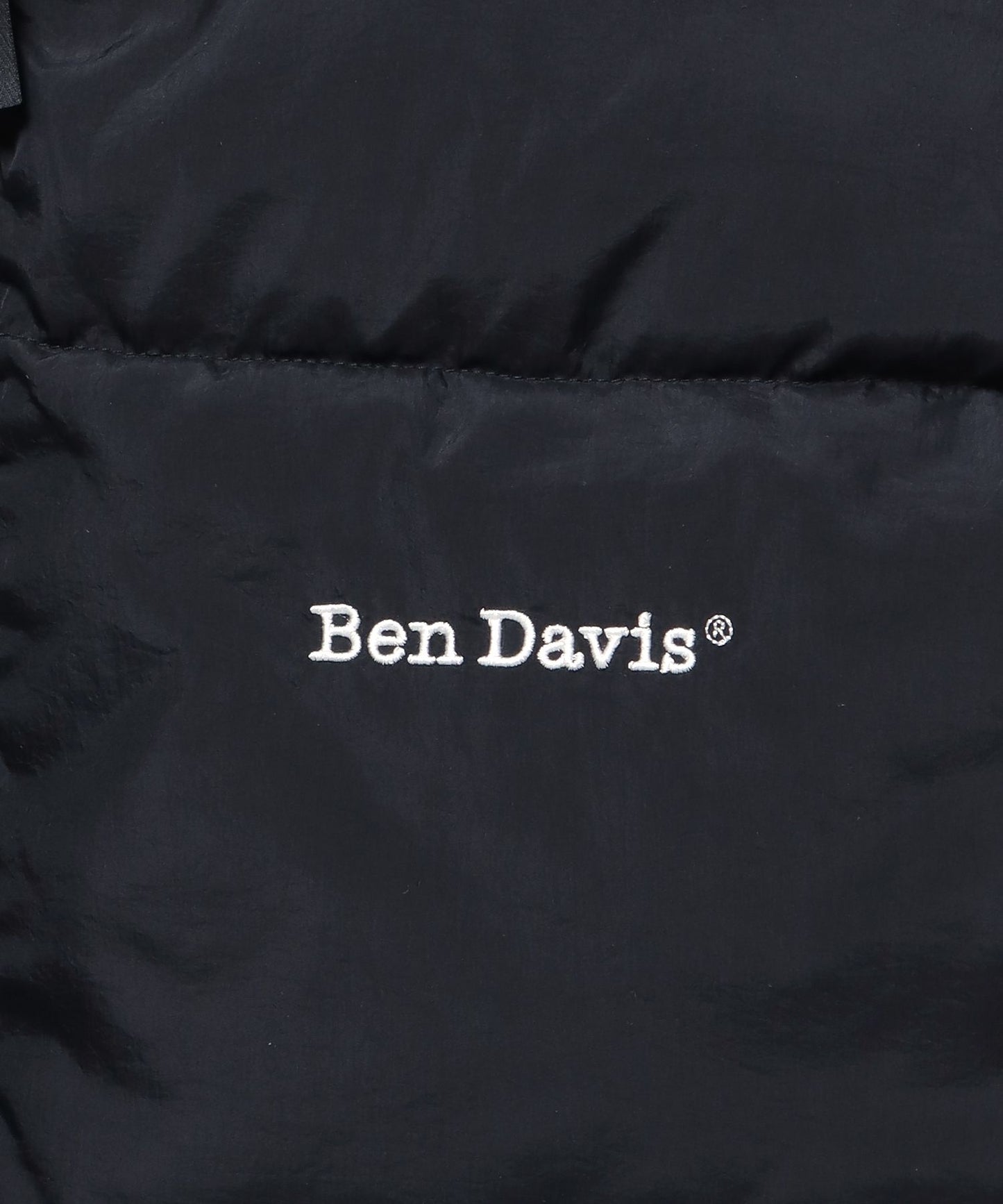 【BEN DAVIS(ベンデイビス)】 BD PUFFER JACKET / ワンポイント刺繍 フェイクダウン スタンドカラー 中綿ジャケット パファージャケット ブラック