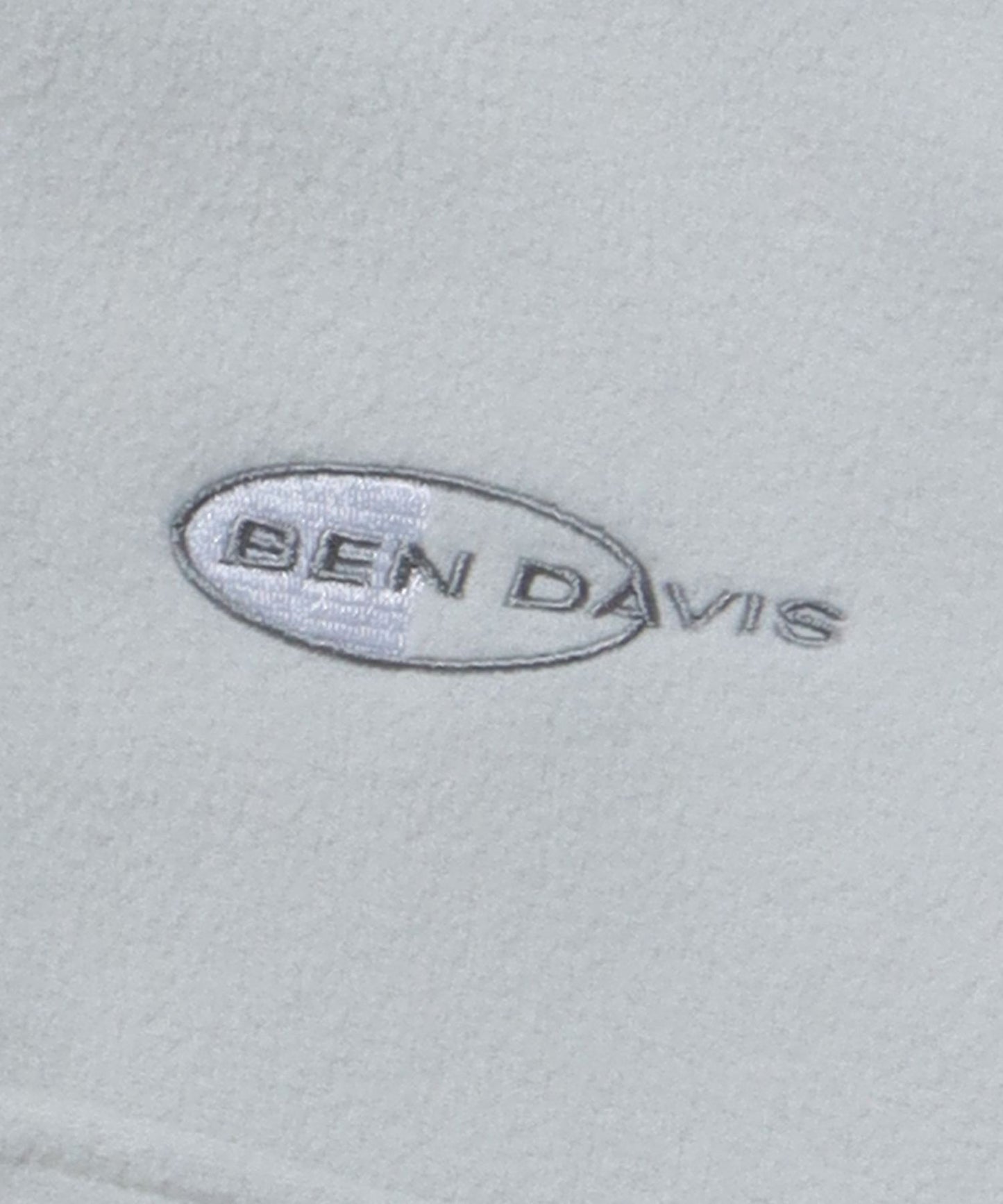 【BEN DAVIS(ベンデイビス)】 MID LAYER FLEECE H/Z TOP / ハーフジップ 刺繍 ロゴ ビッグ ブランドロゴ ワッペン フリース オフホワイト