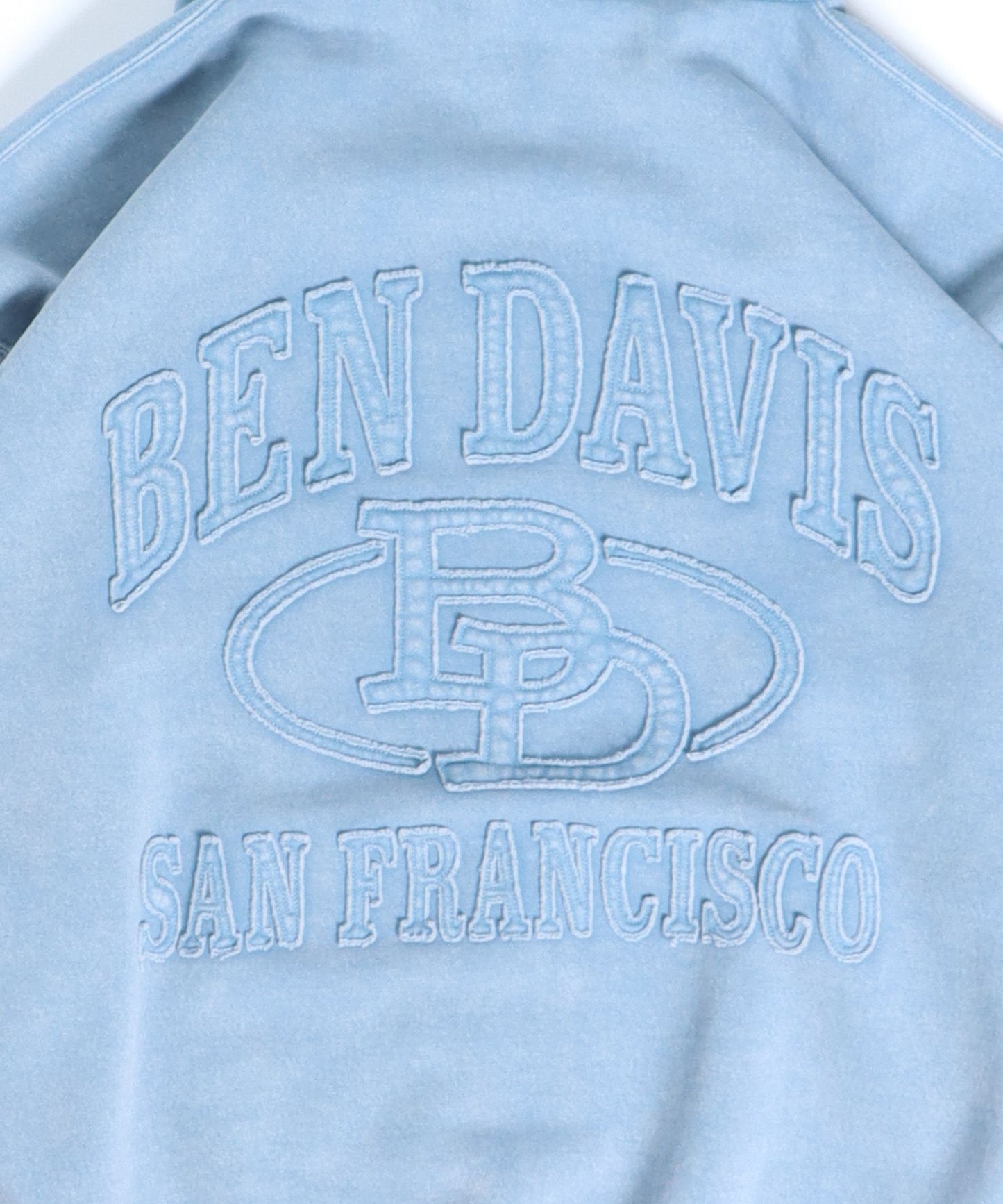 【BEN DAVIS(ベンデイビス)】 VARSITY FADED ZIP HOODIE / 製品ブリーチ加工 刺繍 ロゴ カットオフ パーカー ジップ スカイブルー