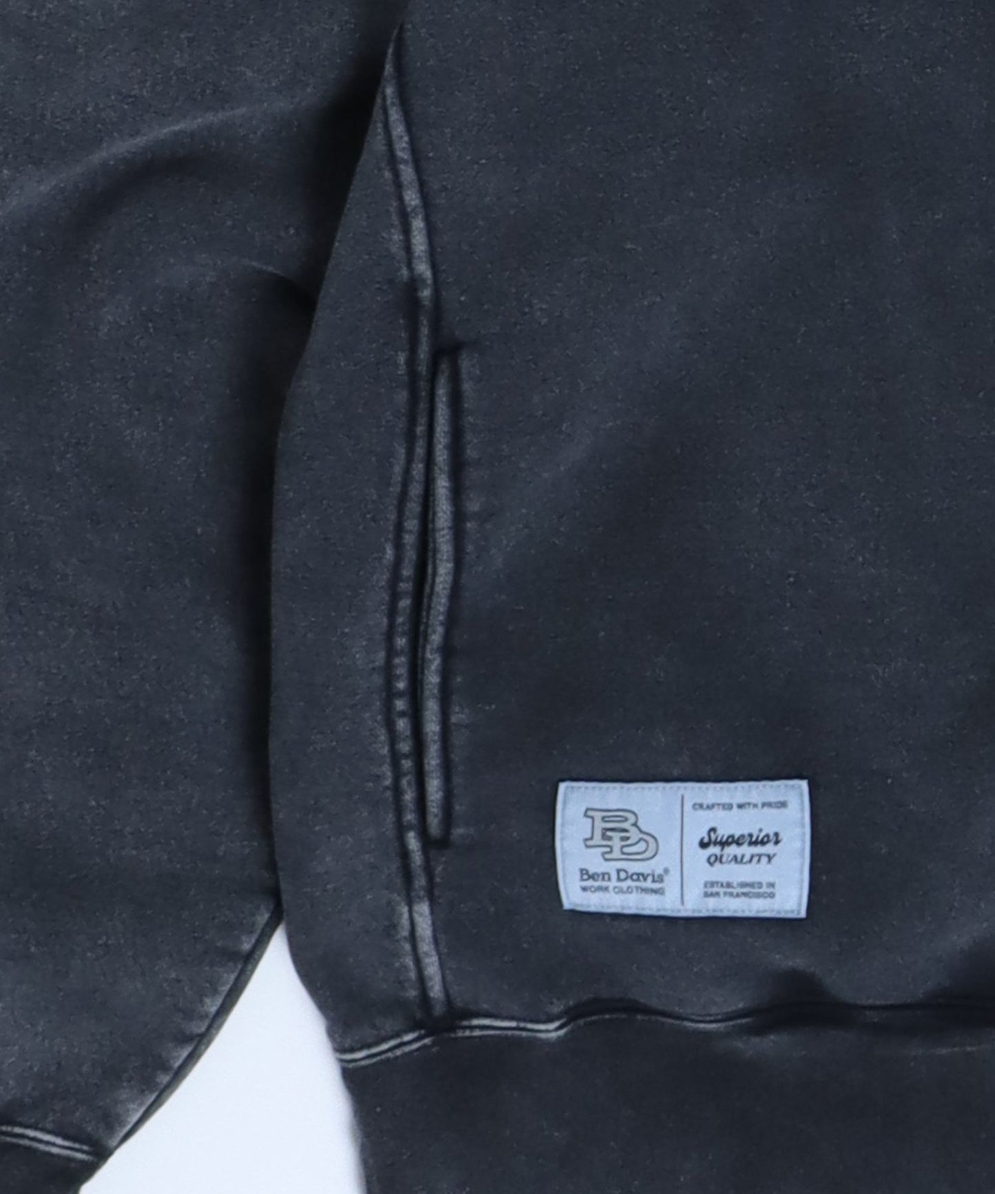 【BEN DAVIS(ベンデイビス)】 CIRCLE LOGO FADED HALF ZIP / 製品ブリーチ加工 刺繍 ロゴ ピスネーム ハーフジップ スウェット ブラック