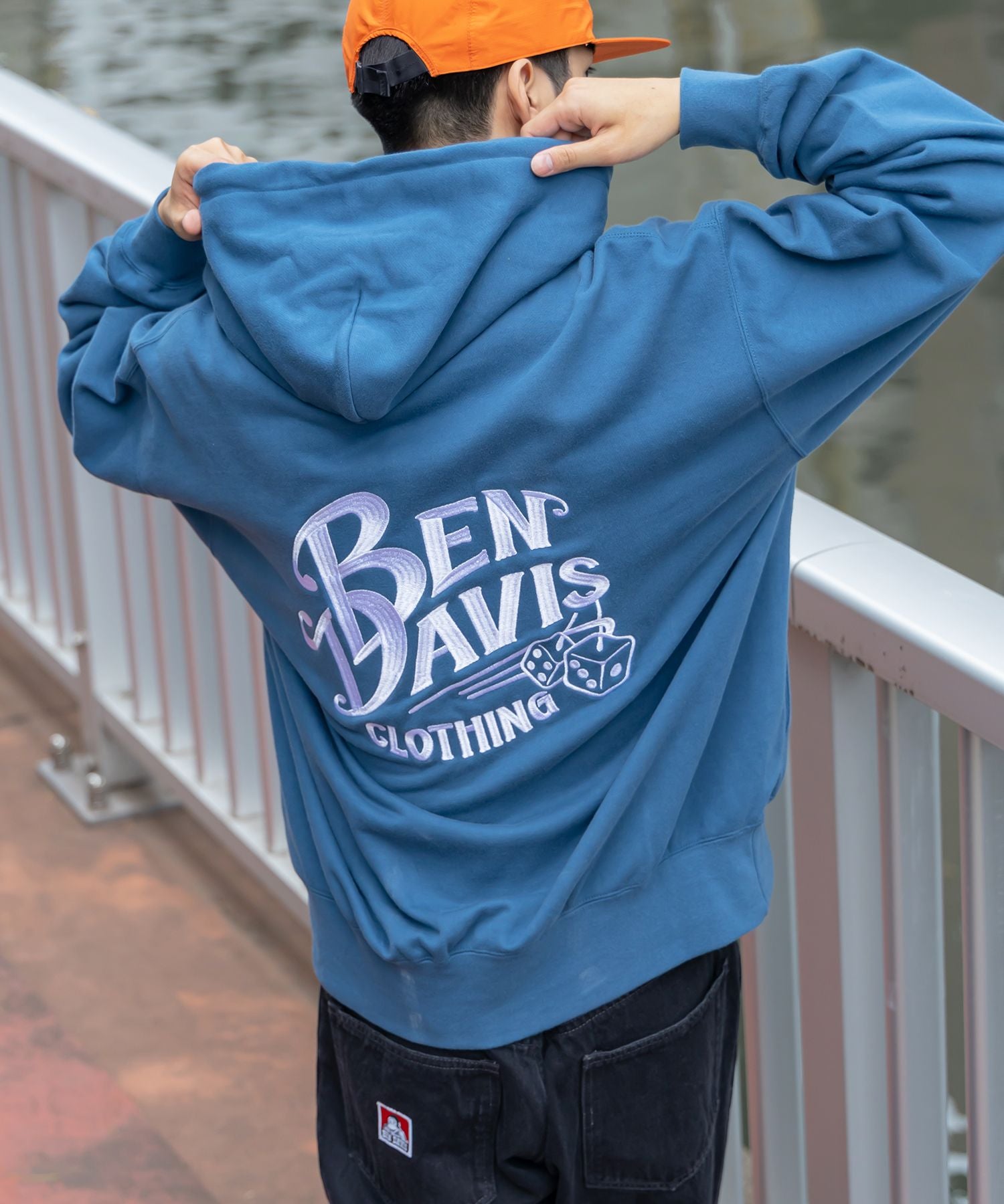 BEN DAVIS(ベンデイビス)】CLASSIC LOGO HALF ZIP HOODIE / 刺繍