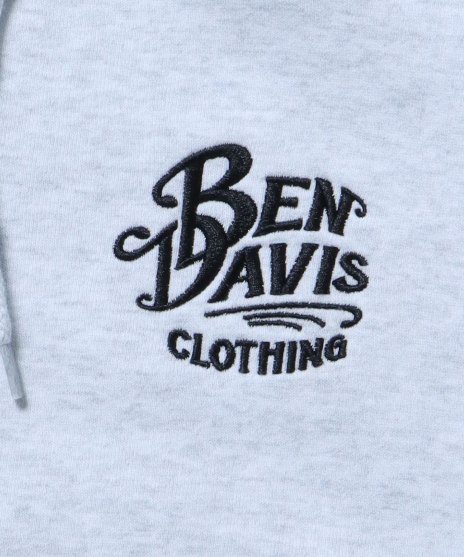 【BEN DAVIS(ベンデイビス)】 CLASSIC LOGO HALF ZIP HOODIE / 刺繍 アメリカ ロゴ ハーフジップ スウェット パーカー フーディー オフホワイト
