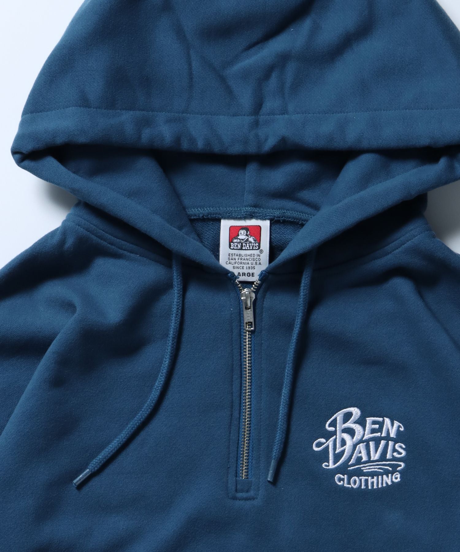 【BEN DAVIS(ベンデイビス)】 CLASSIC LOGO HALF ZIP HOODIE / 刺繍 アメリカ ロゴ ハーフジップ スウェット パーカー フーディー ブルー