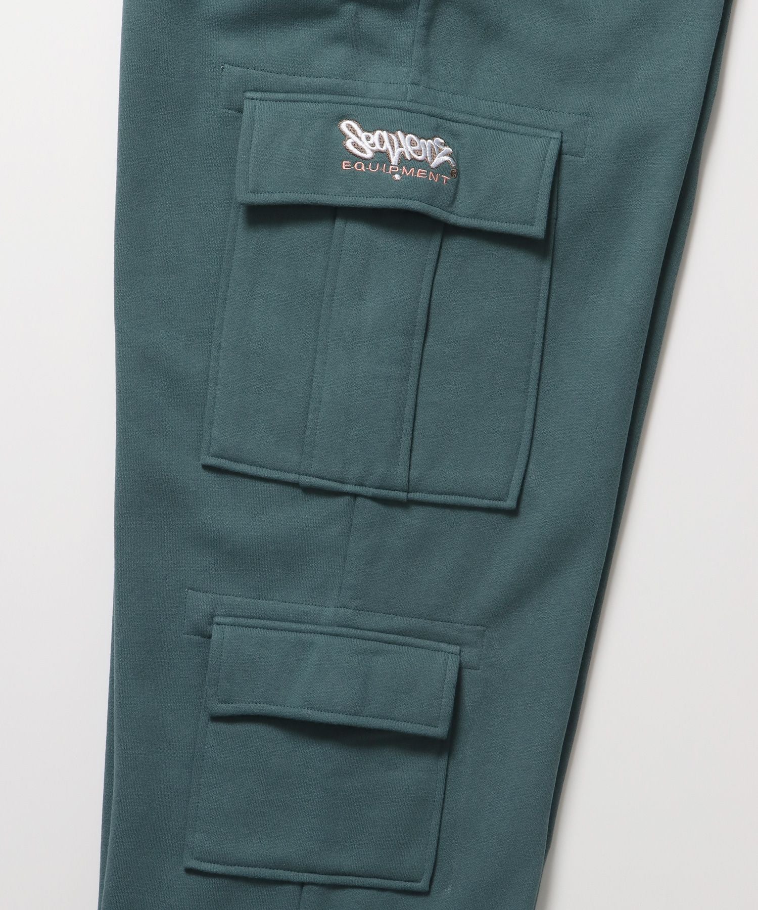 90s UTILITY CARGO SWEAT PANTS / ロゴ 刺繍 カーゴ ポケット スウェット パンツ ドローコード ワイドシルエット セットアップ オリーブ