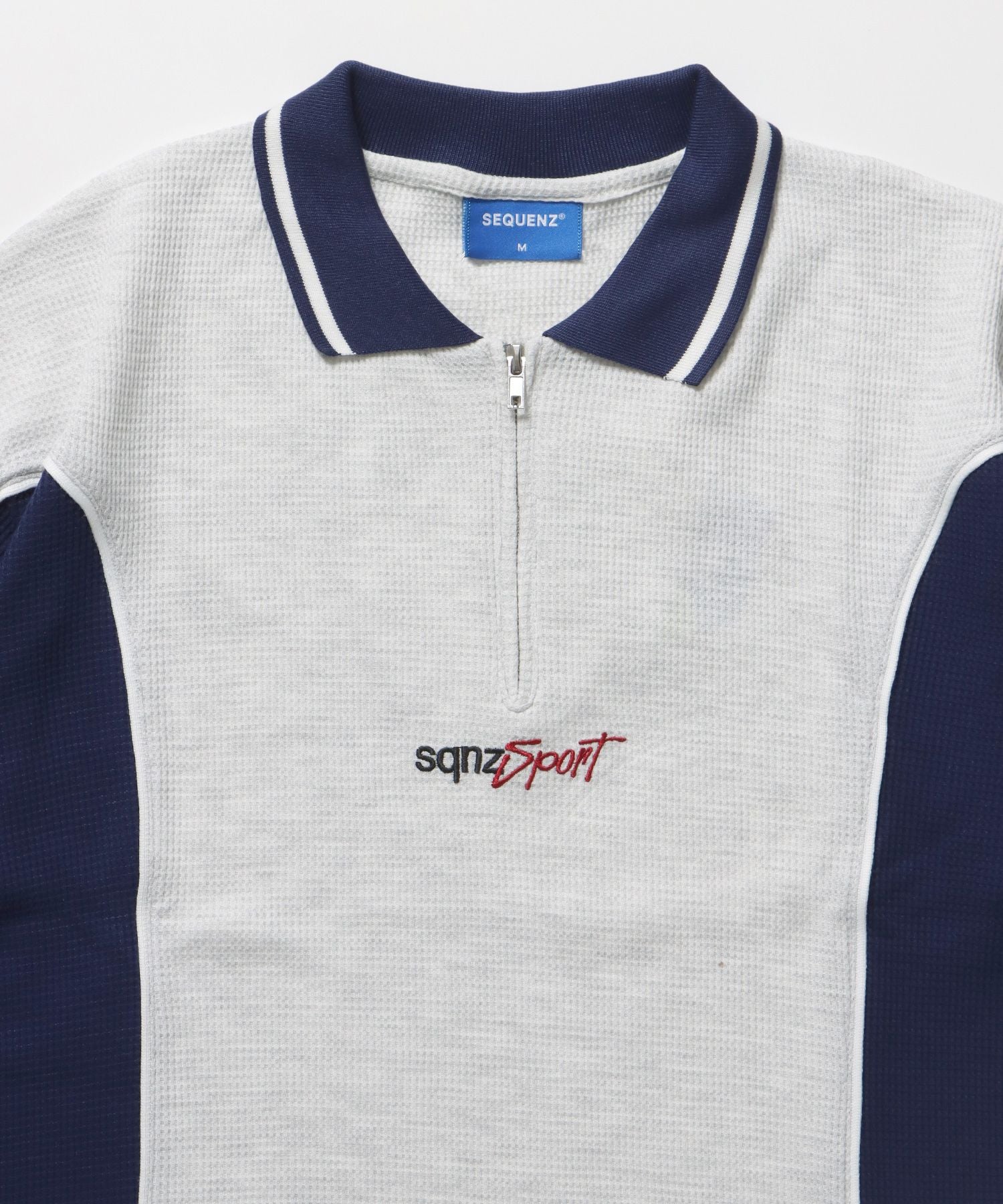 SQNZ SPORT ZIP POLO S/S THERMAL / 衿付き ポロシャツ 配色 パイピング ブランドロゴ ワンポイント ハーフジップ アイボリー