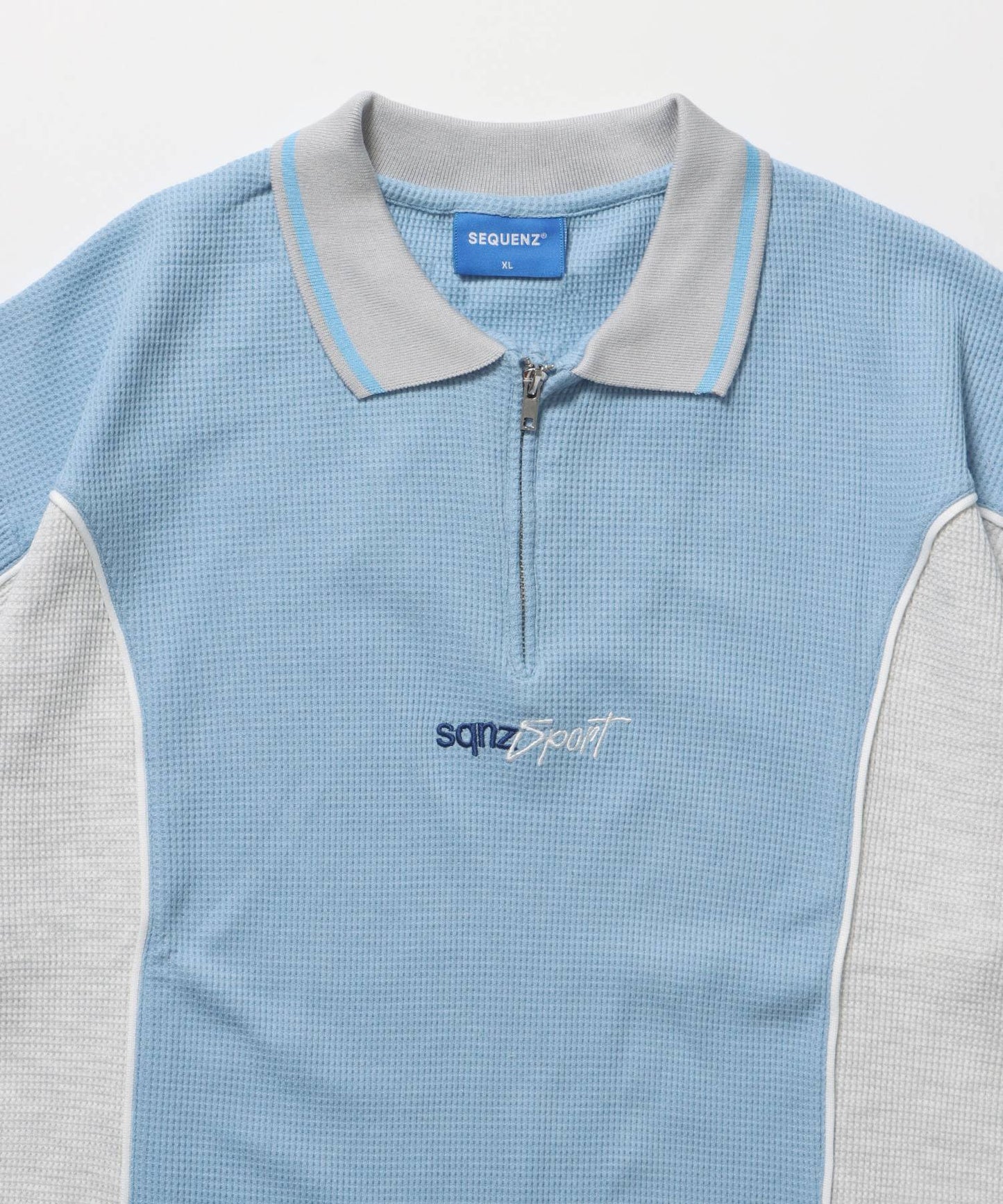 SQNZ SPORT ZIP POLO S/S THERMAL / 衿付き ポロシャツ 配色 パイピング ブランドロゴ ワンポイント ハーフジップ ブルー