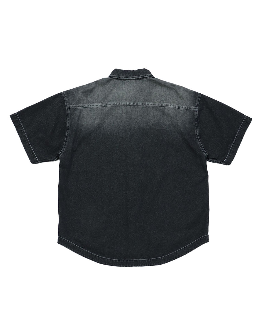 WASHED LIGHT SLUB DENIM S/S SHIRT / 半袖シャツ レギュラーカラー デニム ダメージ ワンポイント 刺繍 オーバーダイ フェード ブラック