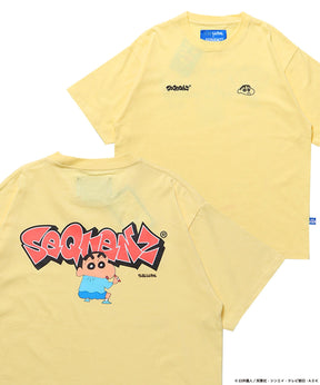 CS×SQNZ GRAFFITI S/S TEE / クレヨンしんちゃん 半袖Tシャツ クルーネック ワンポイント バックプリント 刺繍 イエロー