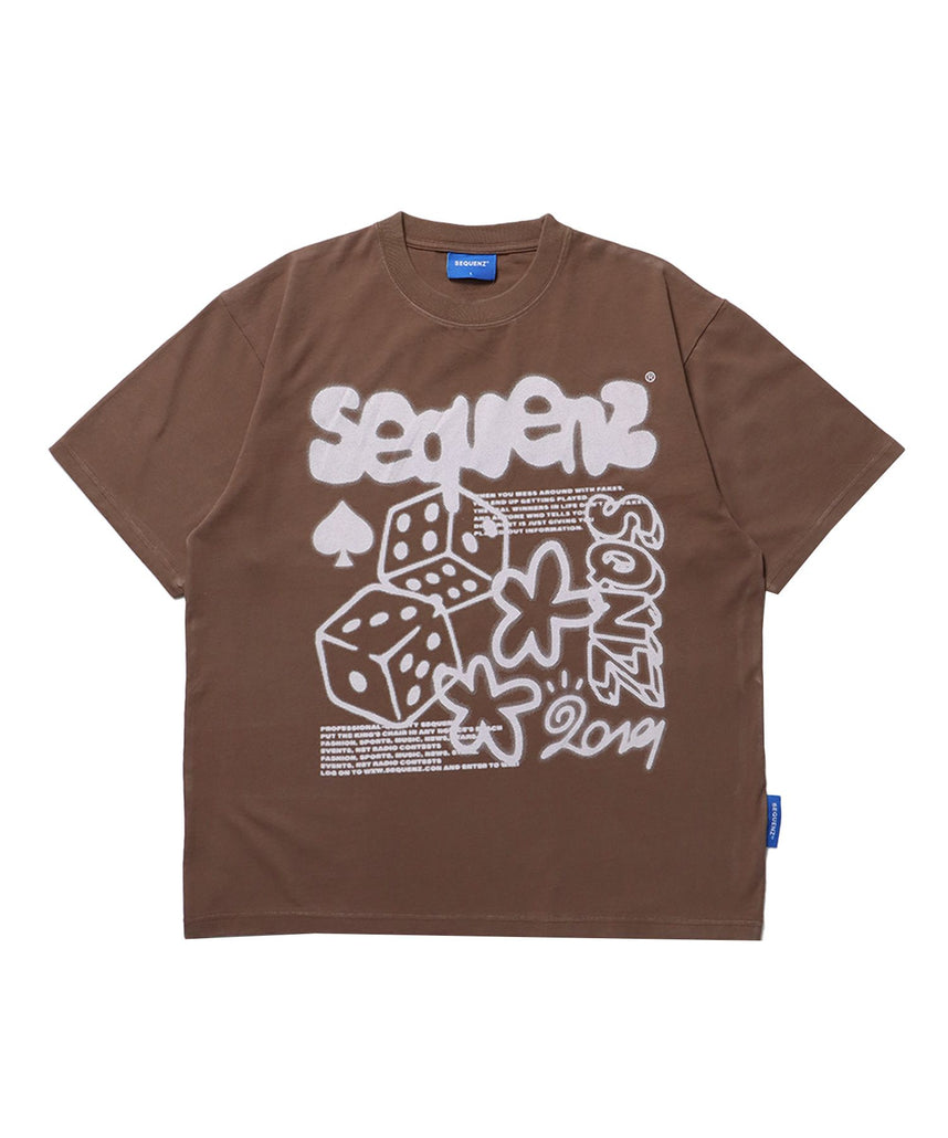 【SEQUENZ】NVL EX COOLAGE SST / 半袖Tシャツ クルーネック ブランドロゴ ハードバイオ ダイス フラワー モカ