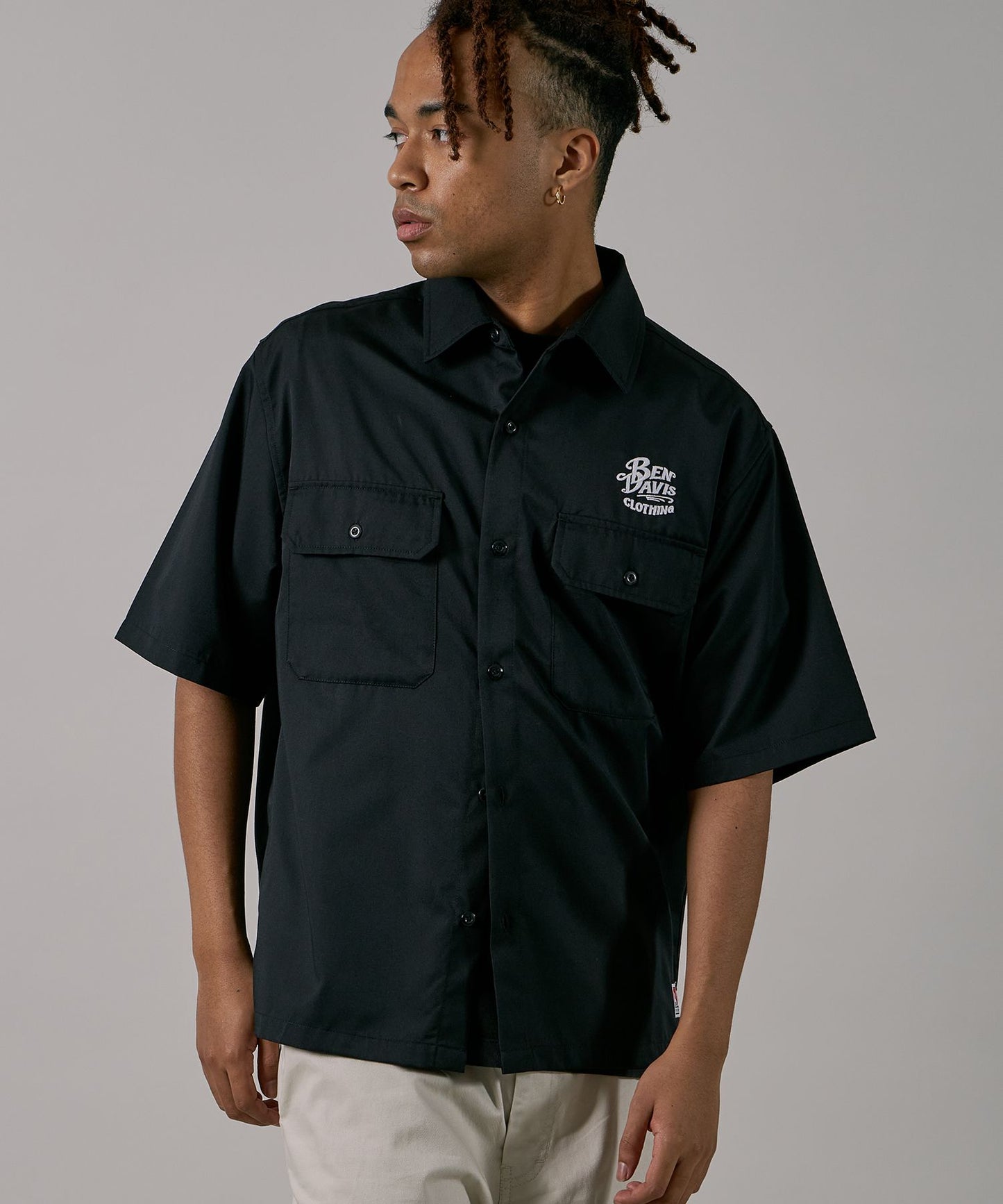 NEEDLEWORK S/S WORK SHIRT / 半袖 ワークシャツ レギュラーカラー 刺繍 ブランドロゴ ブラック