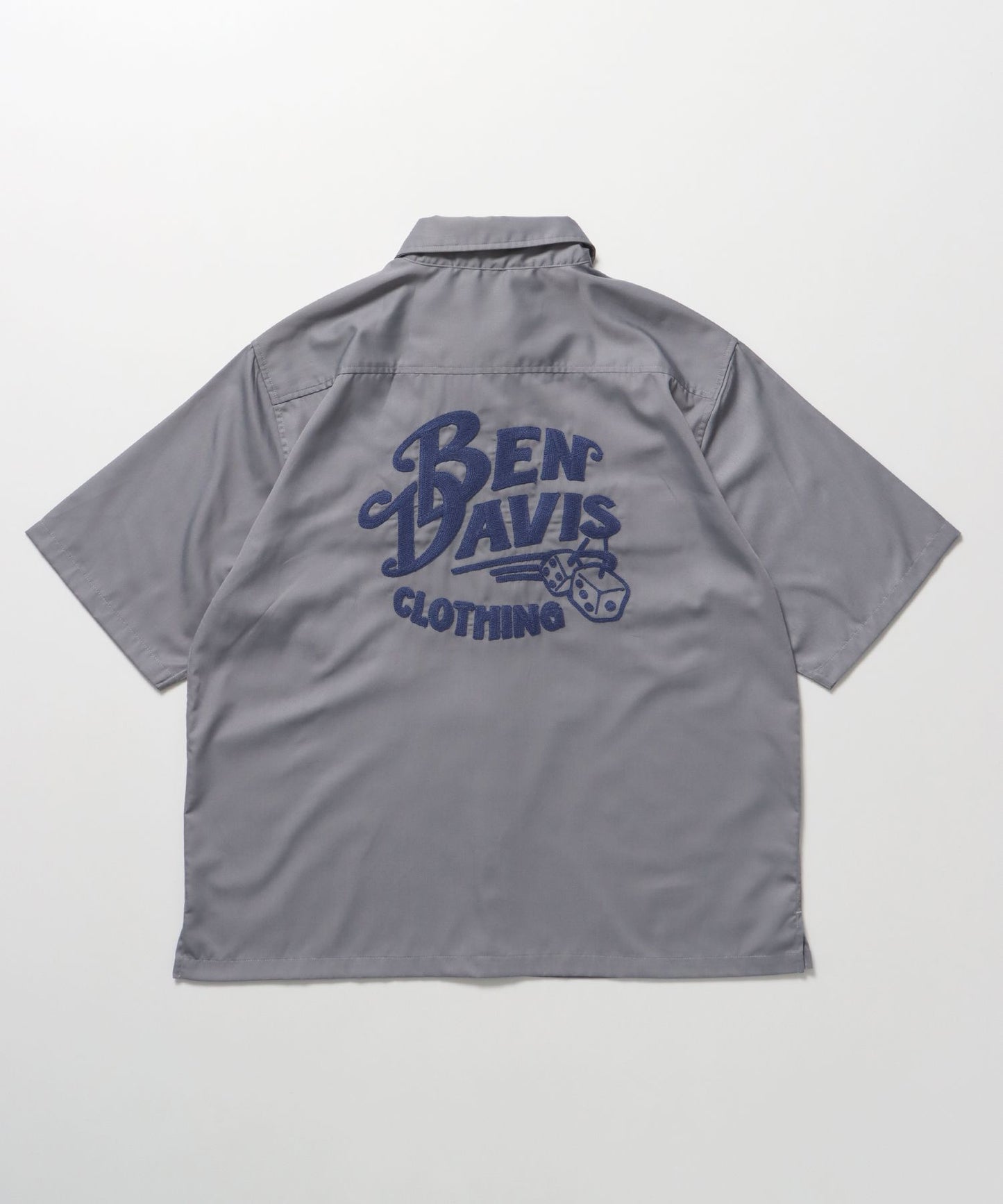 【BEN DAVIS(ベンデイビス)】NEEDLEWORK S/S WORK SHIRT / 半袖 ワークシャツ レギュラーカラー 刺繍 ブランドロゴ ライトグレー