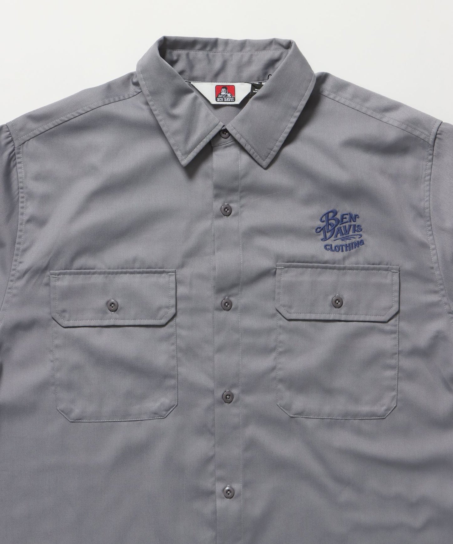 NEEDLEWORK S/S WORK SHIRT / 半袖 ワークシャツ レギュラーカラー 刺繍 ブランドロゴ ライトグレー
