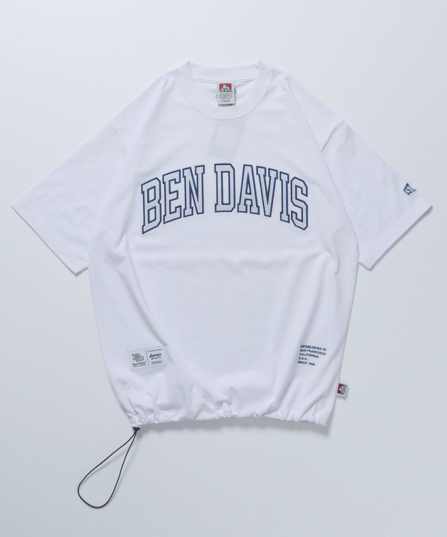 【BEN DAVIS(ベンデイビス)】LETTERED ATHLE TEE / ドローコード 半袖Tシャツ ロゴ刺繍 クルーネック オーバーサイズ ブランドロゴ フロント ホワイト